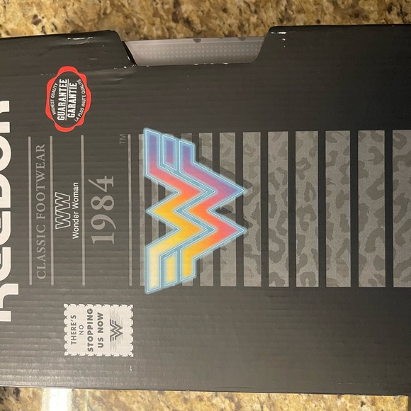 NIB Wonder Woman 84 Classic Reebok MEN’S 11 - Picture 8 of 8